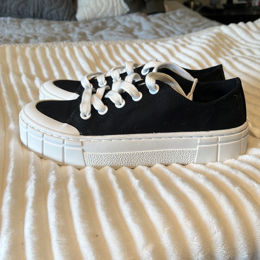 NWOT Womens shoes